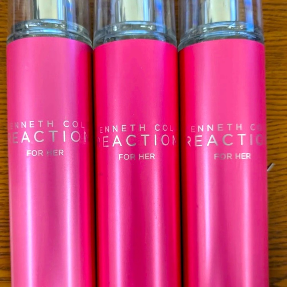 3 pack 8oz Kenneth Cole Reaction Body Mist